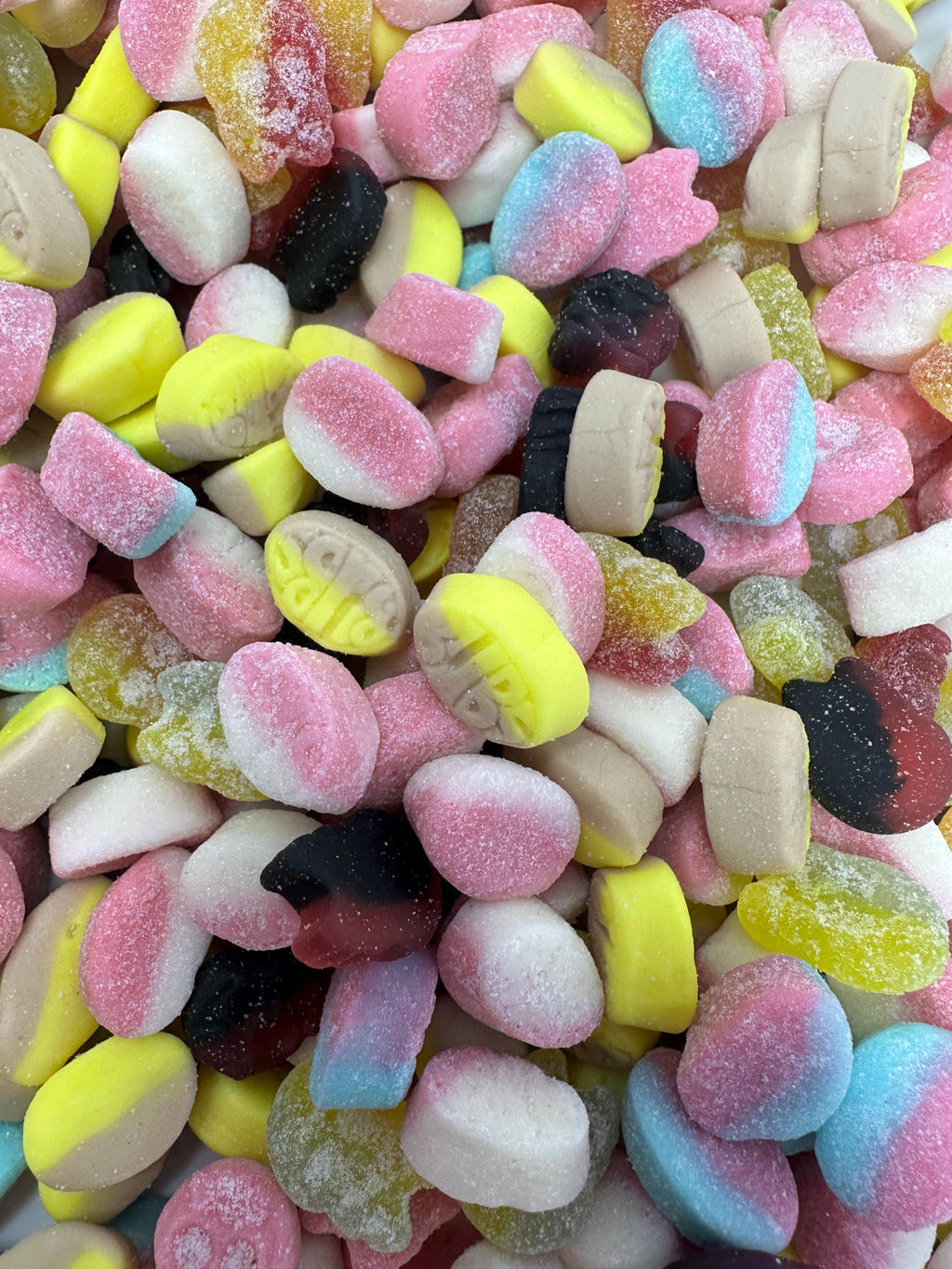 BUBS Mini Mix Candy – Banana Toffee, Sour Skulls, Fruity Ovals, Raspberry Skulls, Blueberry/Raspberry, Strawberry Vanilla, Raspberry/Black Licorice