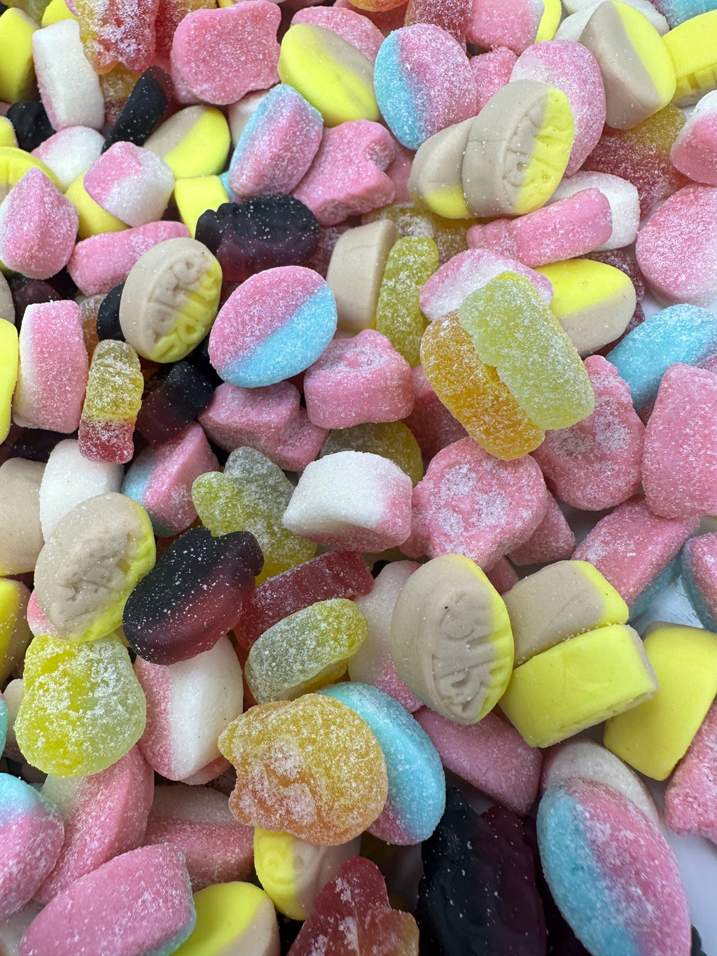 BUBS Mini Mix Candy – Banana Toffee, Sour Skulls, Fruity Ovals, Raspberry Skulls, Blueberry/Raspberry, Strawberry Vanilla, Raspberry/Black Licorice