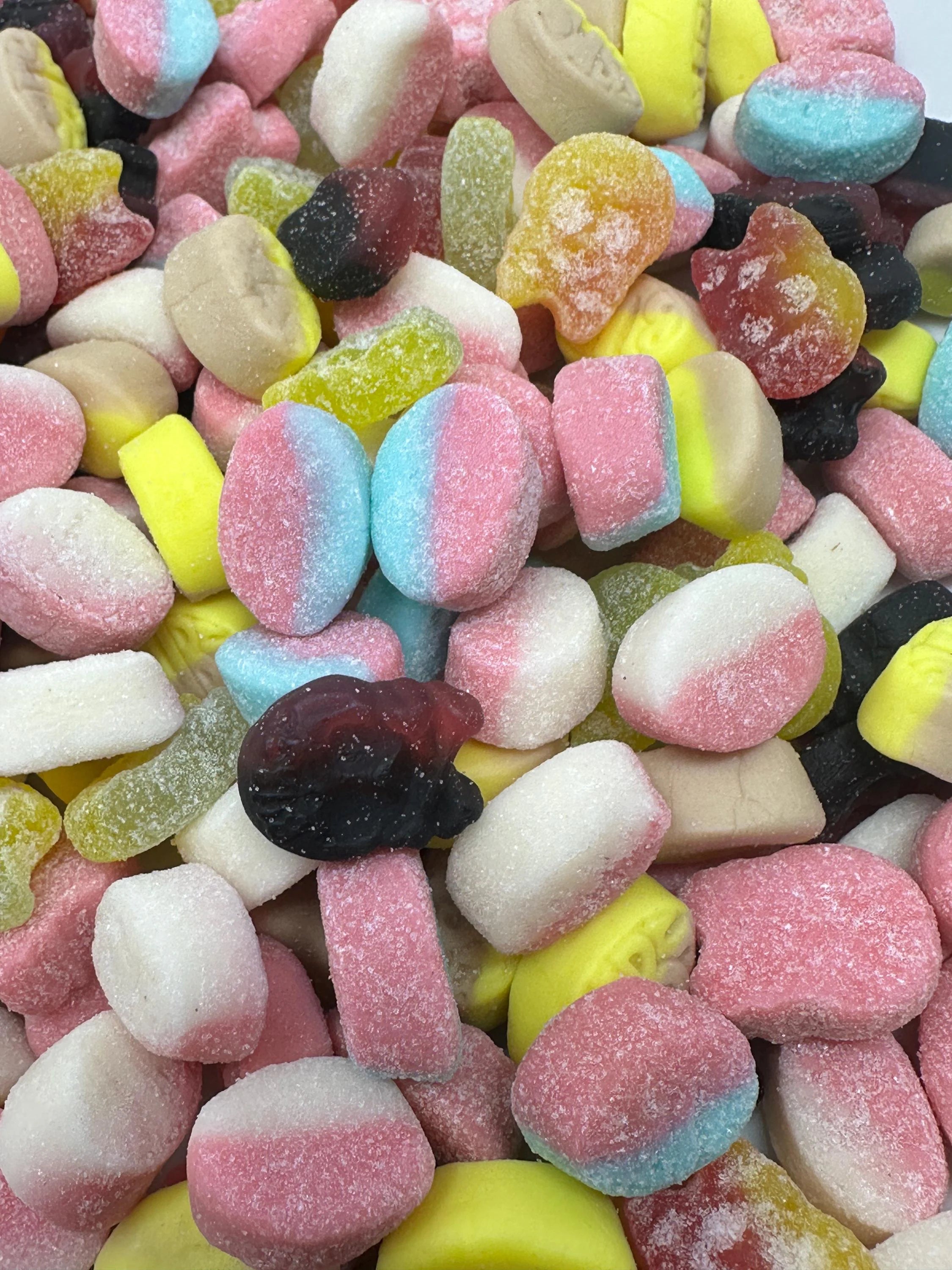 BUBS Mini Mix Candy – Banana Toffee, Sour Skulls, Fruity Ovals, Raspberry Skulls, Blueberry/Raspberry, Strawberry Vanilla, Raspberry/Black Licorice