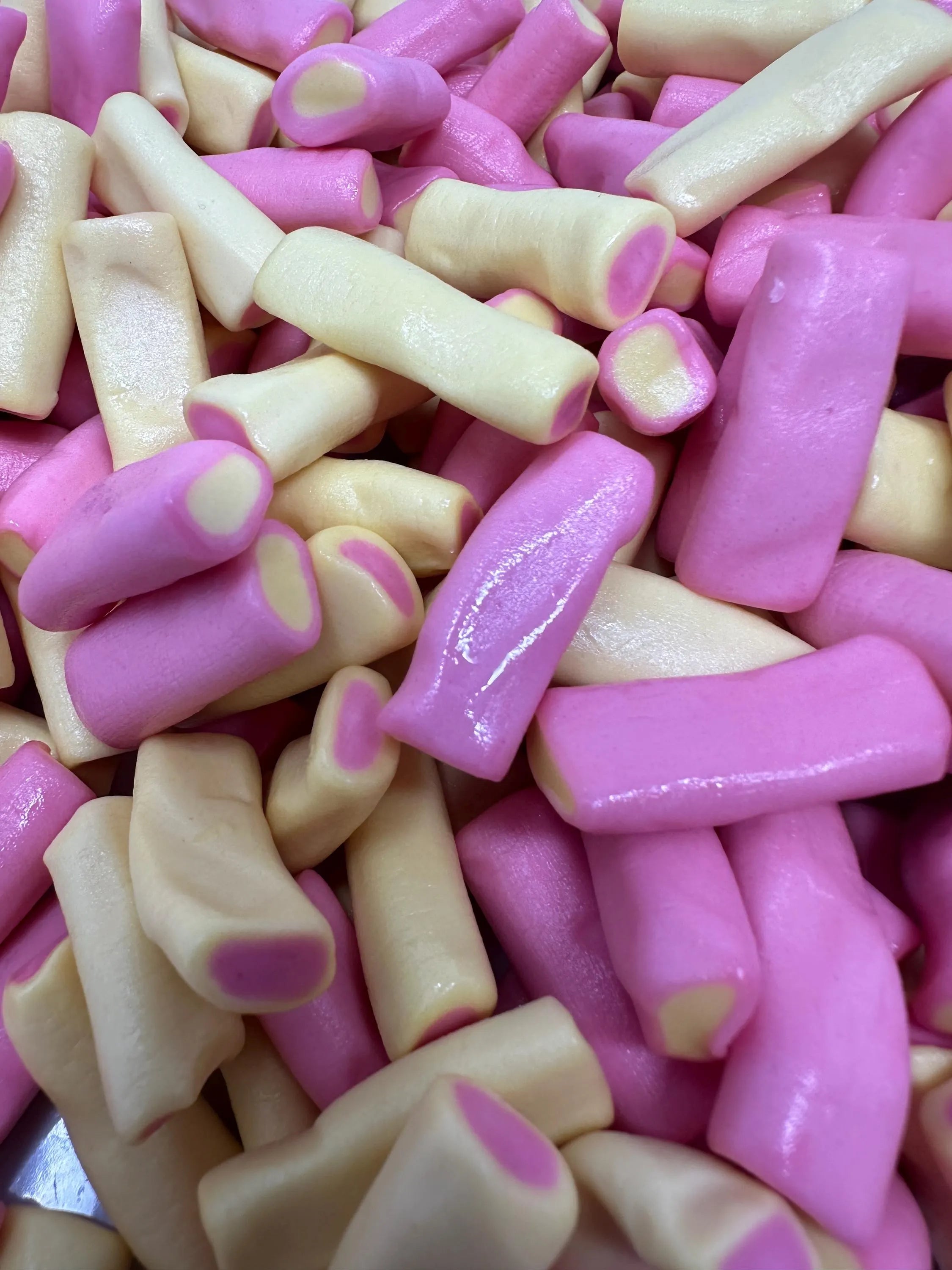 Rhubarb and Custard Pudding Bites – Chewy British Candy Mix (Pink and Cream)