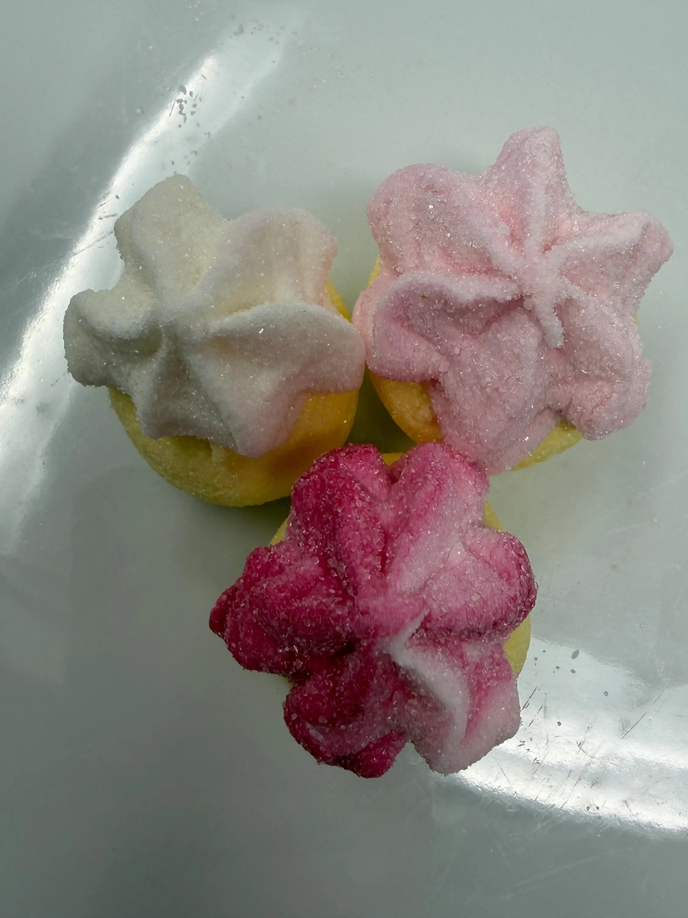 Swedish Marshmallow Cupcakes – Soft Vanilla Sugar-Dusted Marshmallows