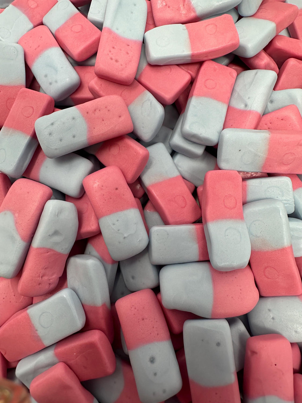 Swedish Bubblegum Bliss Pillows – Soft Chewy Two-Tone Candy Treats