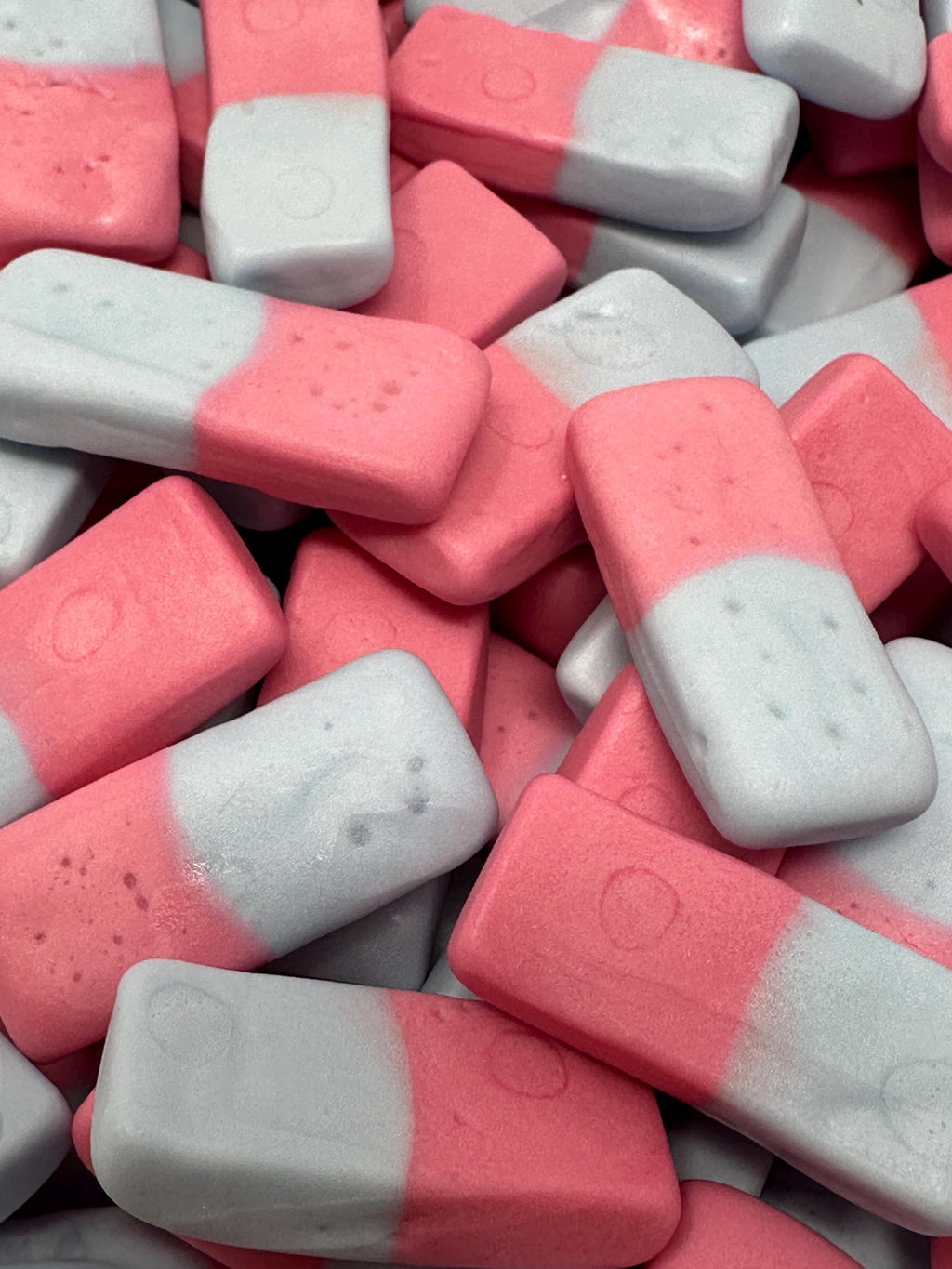 Swedish Bubblegum Bliss Pillows – Soft Chewy Two-Tone Candy Treats