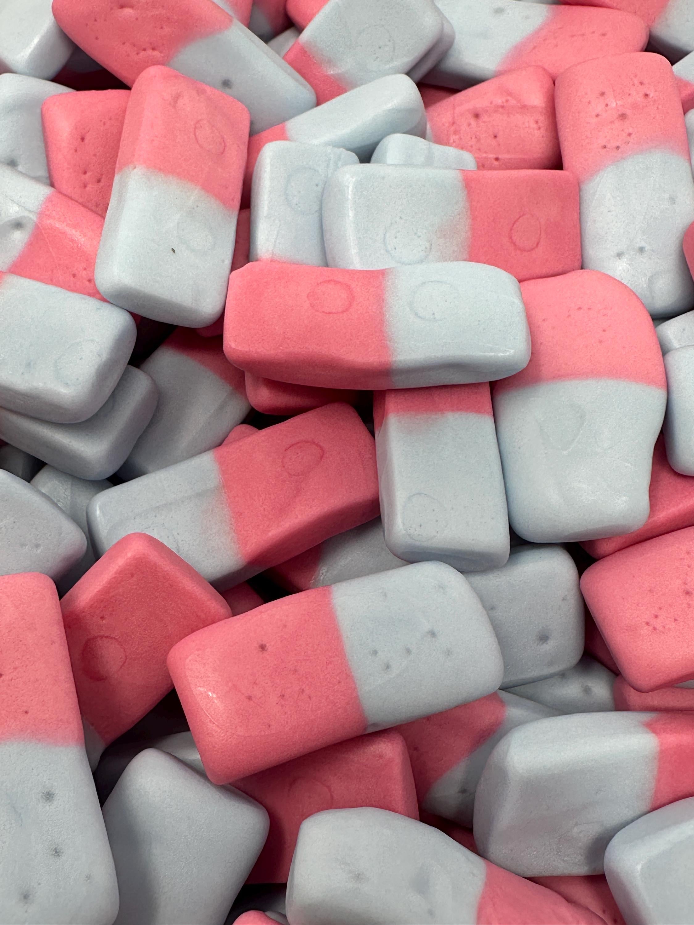Swedish Bubblegum Bliss Pillows – Soft Chewy Two-Tone Candy Treats