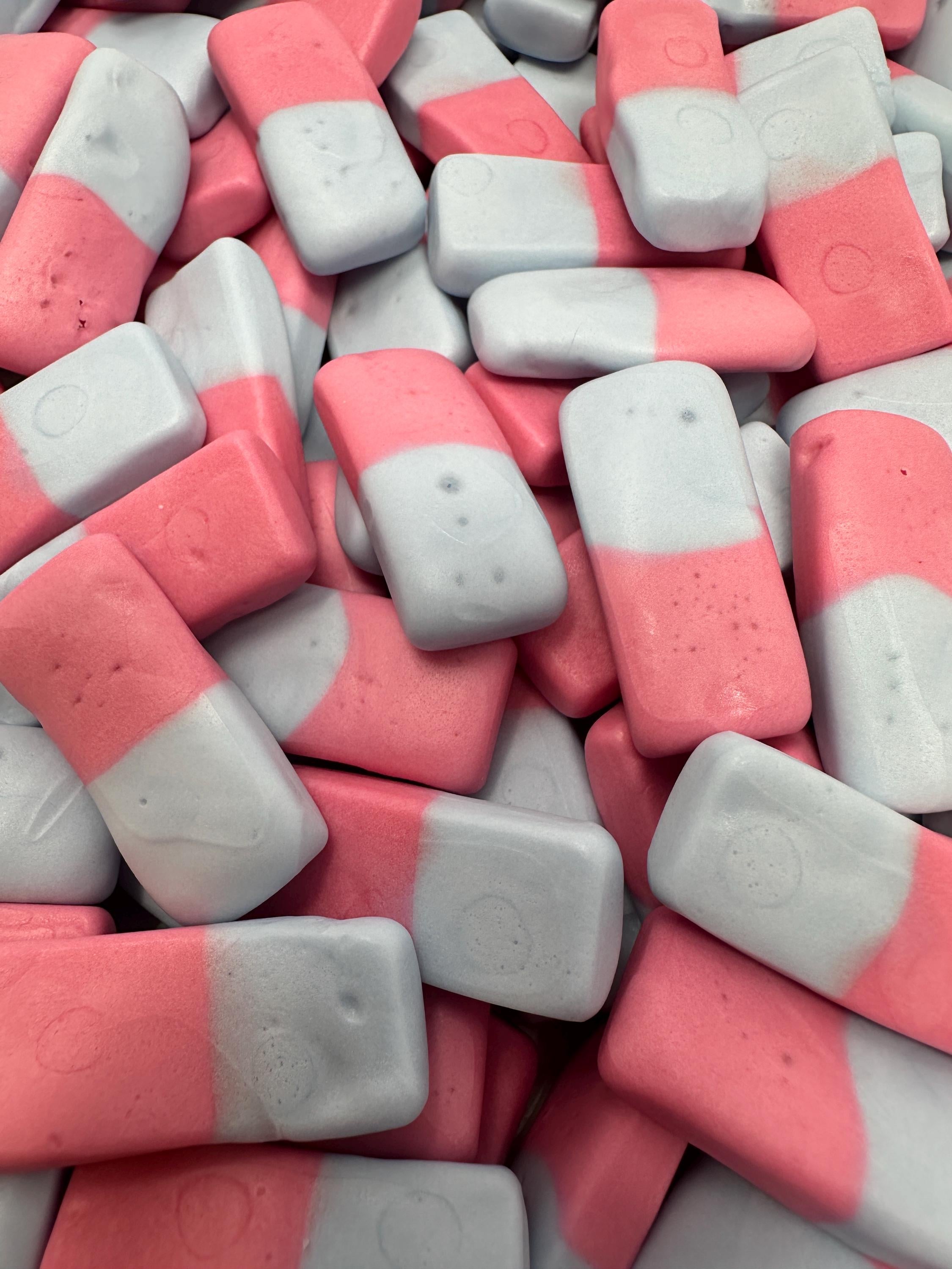 Swedish Bubblegum Bliss Pillows – Soft Chewy Two-Tone Candy Treats